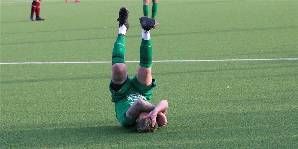Sonntag gespielt - Montag an Corona erkrankt: Nächste Spielabsage in Kreisliga A2 Nächste Spielabsage in der Kreisliga A2: Wegen vier Coronafällen wurde bereits frühzeitig die Partie des VfL Kamen II gegen den SuS Oberaden abgesagt.