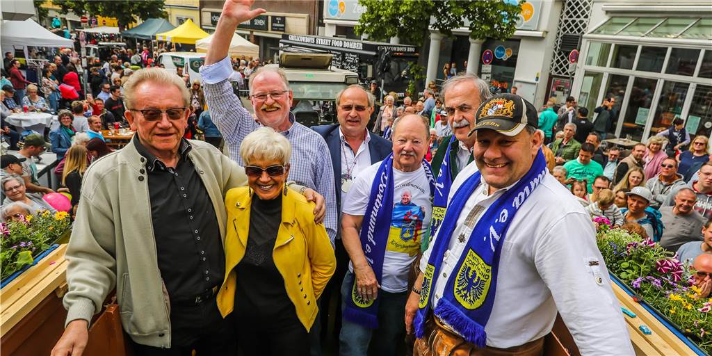 Fehler im Kalender: Dortmunder Dorffest soll steigen, aber an anderem Datum Auf einen Umzug wie 2019 hoffen die Organisatoren des Dorffest-Stadtteiljubiläums. Mittig im Bild: Reinhard Sack, Mitorganisator der Feierlichkeiten.