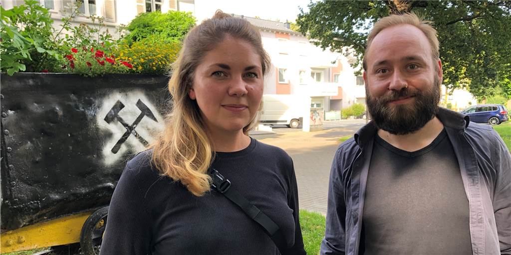 Ukraine-Krieg bremst Sozial-Ökologisches Zentrum in Dortmund aus Mila Ellee und Tim Maaß sind Sprecher des Sozial-Ökologischen Zentrums, das auf eine Zukunft in der ehemaligen Grundschule an der Nierstefeldstraße in Derne hofft. Bis es soweit ist, müssen sie sich nun aber gedulden. Die Schule ist (wieder) zum Flüchtlingsheim geworden