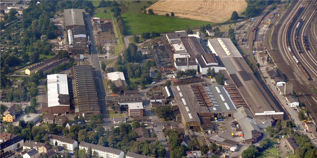 Amerikaner pachten letzte Hoesch-Halle: Das „Technikum“ war einst streng geheim Die Stadt Schwerte hat das riesige Gelände der früheren Firma Hoesch Schwerter Profile gekauft und an neue Betriebe verpachtet. Über 300 Industriearbeitsplätze sollen dort auf diese Weise in Schwerte erhalten bleiben.
