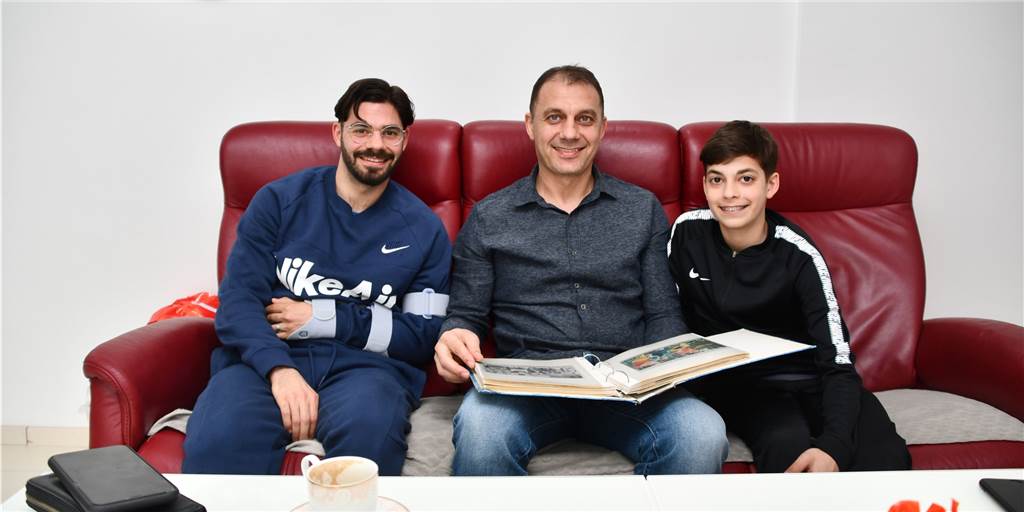 Früher mischte der Vater Dortmunds Amateurfußball auf, sein Sohn tut es nun in der Oberliga Früher mischte der Vater Dortmunds Amateurfußball auf, sein Sohn tut es nun in der Oberliga