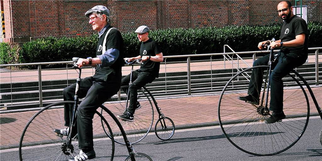 Neue Veranstaltung: Hochrad-Fahrschule und Solarkino kommen nach Haltern Eine Hochradfahrsdchule kommt zu den Halterner Outdoor und Fahrrad Tagen.