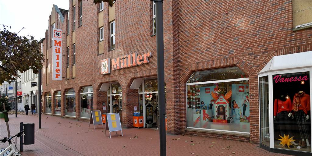 Ladendieb in Lünen wird mehrfach erwischt und beleidigt Polizisten Unter anderem in der Drogerie Müller in der Lüner Innenstadt beging ein 39-Jähriger Mann Ladendiebstahl. Mit dem heimlich eingesteckten Parfüm kam er aber nicht weit.