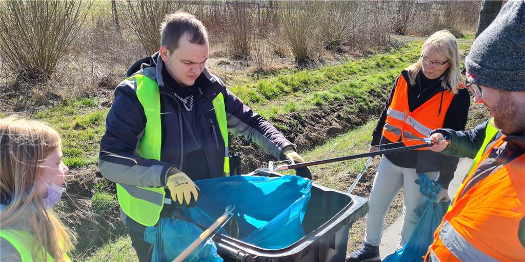 Mit Video: Umwelttag – „Was die Leute wegschmeißen, ist doch irre“ Beim Umwelttag in Heek (19.03) hatten die freiwilligen Helfer alle Hände voll zu tun.