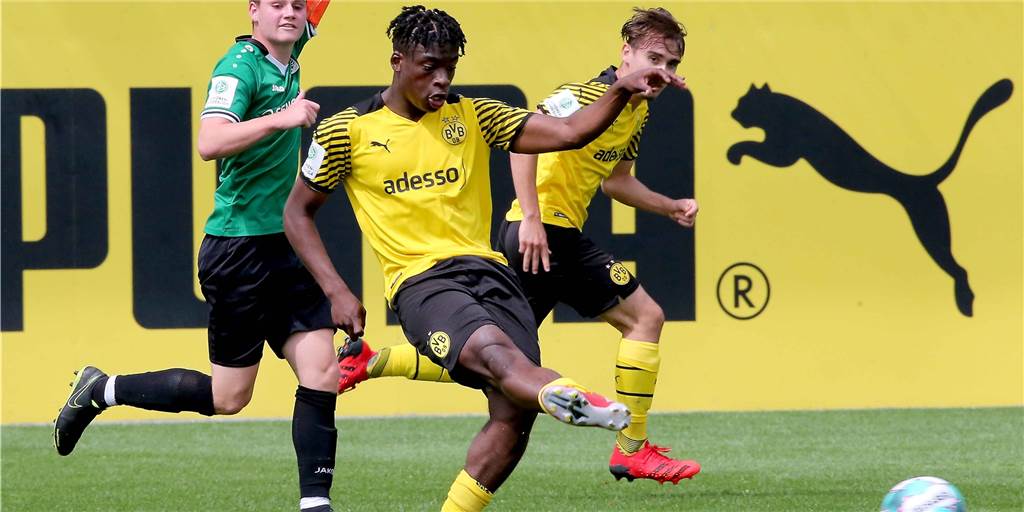 BVB-Nachwuchs im Westfalenpokal weiter: U19-Coach Mike Tullberg ist nicht zufrieden BVB-Nachwuchs im Westfalenpokal weiter: U19-Coach Mike Tullberg ist nicht zufrieden