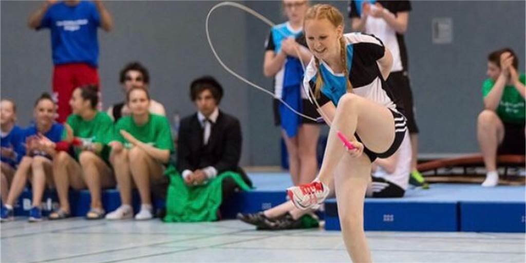 Bergkamener hat sich für die Deutsche Meisterschaft im Seilspringen qualifiziert Nina Mause hat schon einige Erfahrung im Rope-Skipping. Sie trainiert die Kinder und Jugendlichen in der Rope-Skipping-Abteilung von TuRa Bergkamen.
