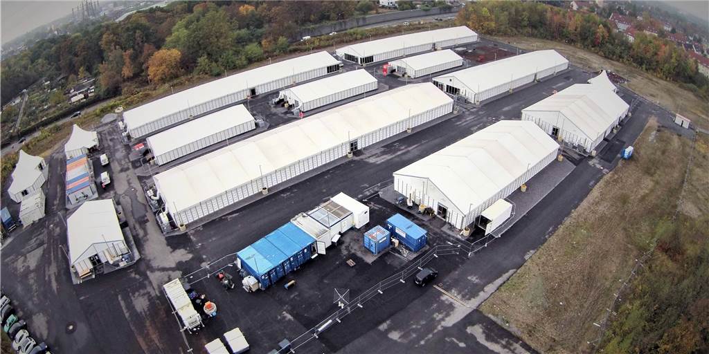 Castrop-Rauxel bekommt Notunterkunft für Ukraine-Flüchtlinge Diese Zeltstadt gab Menschen in den Jahren 2015 und 2016 eine erste Unterkunft, wenn sie auf der Flucht Deutschland erreichten. An selber Stelle wird es 2022 wieder Platz für 1000 Geflüchtete geben, voraussichtlich ab Frühsommer.