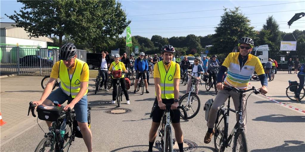 Klingeln für die Energiewende: Besondere Radtour mit Stopp in Heek Bild von der Premieren-Tour 2021: Christian Grotholt (r.), 2G-Vorstandsvorsitzender, trat für die Energiewende in die Pedale.