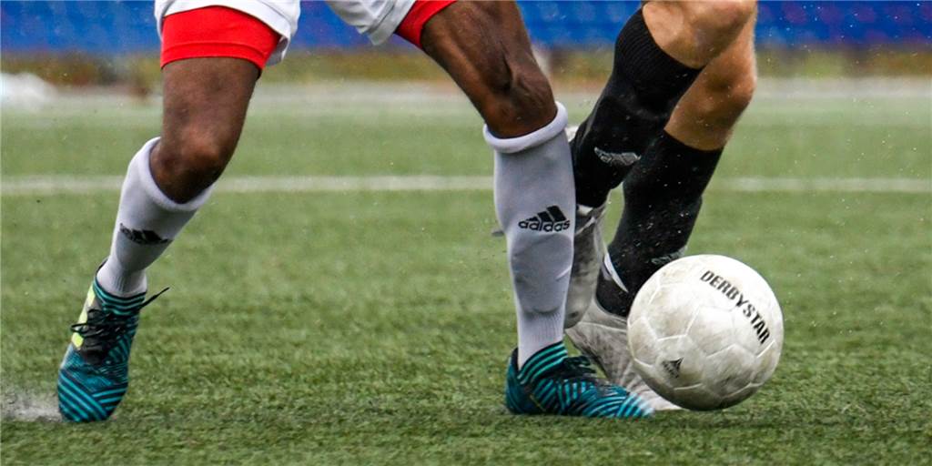 Schwerter Trainer trifft von der Mittellinie und ist zufrieden – sein Team kassiert neun Tore Schwerter Trainer trifft von der Mittellinie und ist zufrieden – sein Team kassiert neun Tore