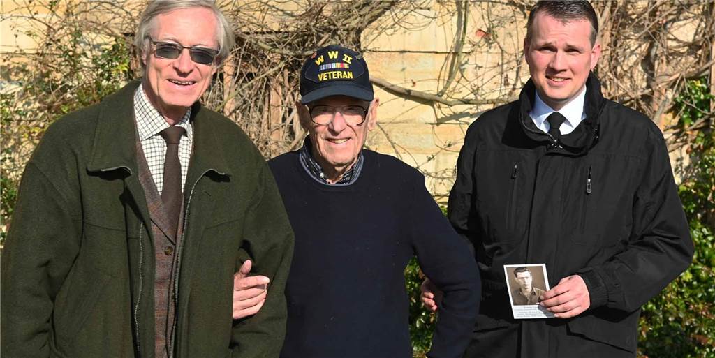 US-Veteranen besuchten Schloss Lembeck und frischten ihre Erinnerungen auf (mit Video) US-Veteranen besuchten Schloss Lembeck und frischten ihre Erinnerungen auf (mit Video)