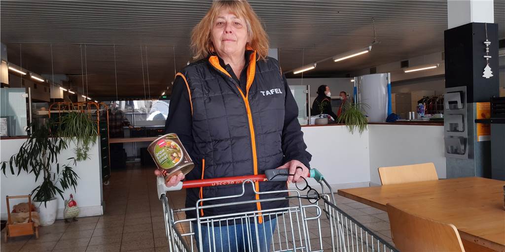 Tafel-Ausgabe für Ukrainer: „Das schaffen wir nicht auch noch“ Ulrike Trümper, Leiterin der Unnaer Tafel, sieht die Tafel nicht in der Lage, die ukrainischen Flüchtlinge mitzuversorgen. Sie sieht den Staat in der Pflicht.