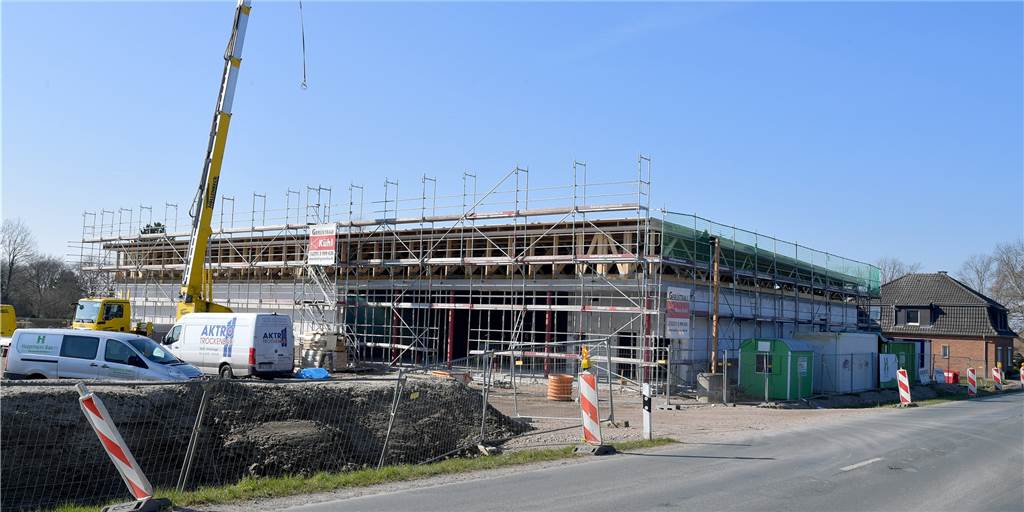 Der geplante Netto-Markt in Capelle an der Bahnhofsstraße nimmt Gestalt an. Nun stehen bereits die Mauern.