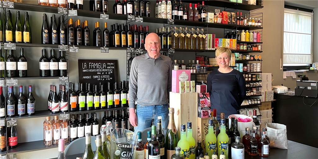 „Der kleine Weinladen“ im Dortmunder Süden: Weinproben sind der Renner Carolina und Thomas Hiddemann haben den Sprung in die Selbstständigkeit nicht bereut.