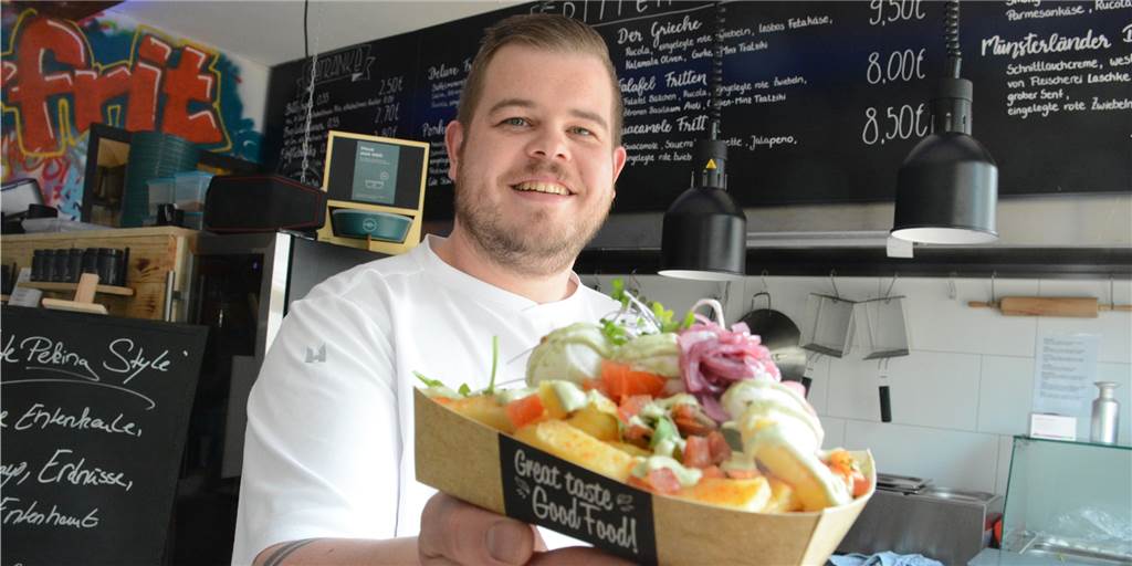 Frittenfett-Preise explodieren – und machen den Imbiss-Betreibern Sorgen Lukas Eversmeier vom Le Frit spürt die steigenden Preise.