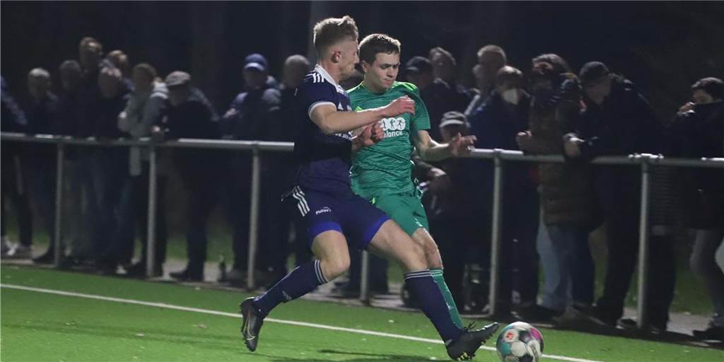 Töppler lässt den VfB Hüls in Lippramsdorf spät jubeln SV Lippramsdorf - VfB Hüls