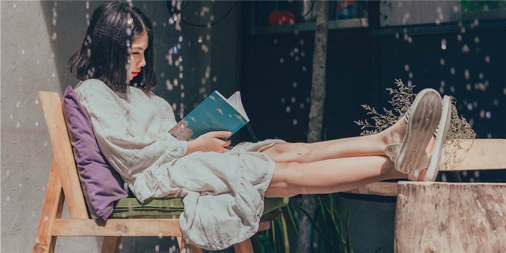 Sonnige Unterhaltung: Mit einem neuen Buch den Frühling begrüßen Sonnige Unterhaltung: Mit einem neuen Buch den Frühling begrüßen