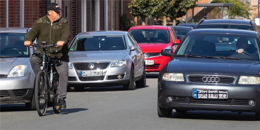 Parkchaos in der Hauptstraße: Entschärfung mit Testphase steht bevor Parkchaos in der Hauptstraße: Entschärfung mit Testphase steht bevor