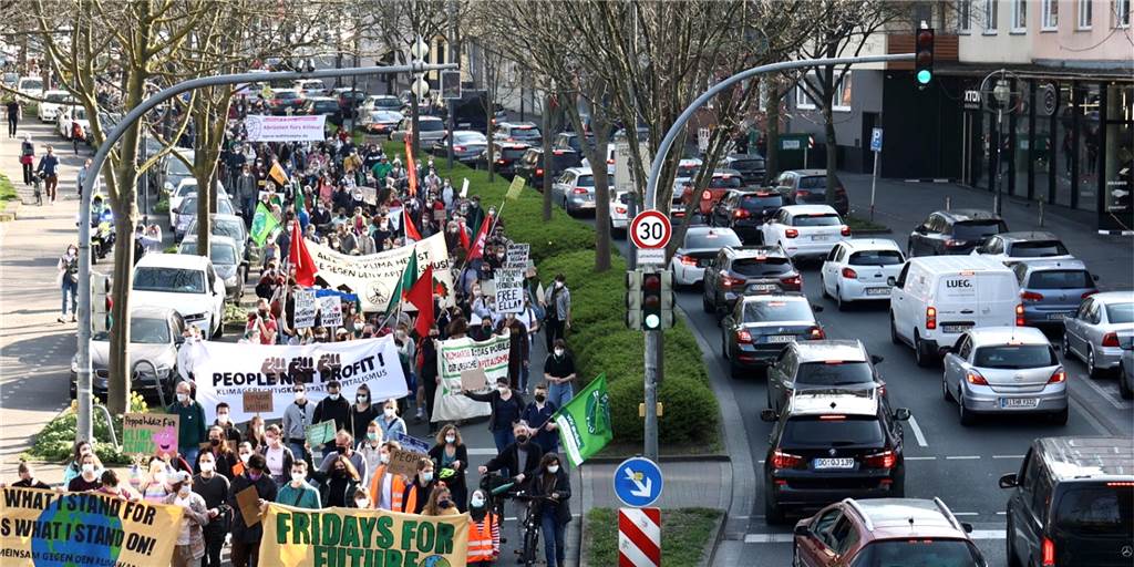 Re-Live: Rund 800 Teilnehmer bei Fridays for Future Demonstration Re-Live: Rund 800 Teilnehmer bei Fridays for Future Demonstration