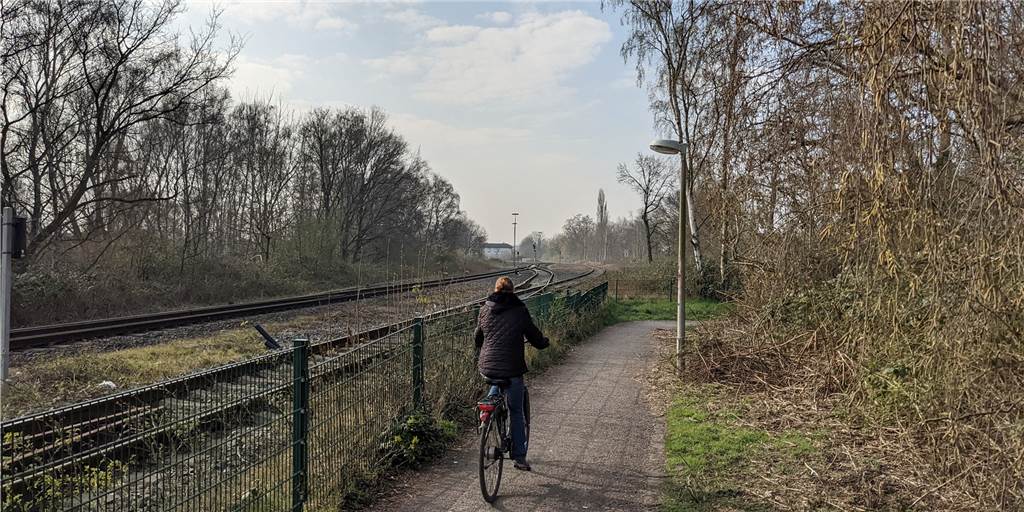 Neuer Radweg an Gleisen soll Bahnhof Dorsten direkt mit Hervest verbinden Radweg entlang der Gleise am Lippetal