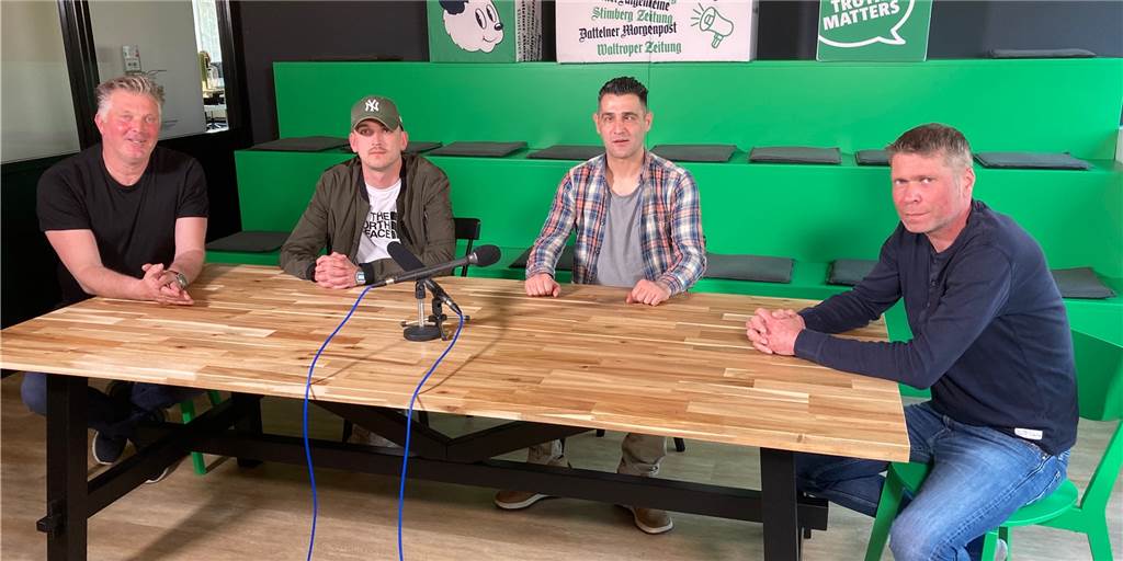 Sporttalk: Yannick Goeckes unangenehmster Gegenspieler ist heute in der Nationalelf Yannick Goecke (2.v.l.) und Suat Akyüz (2.v.r.) sprechen in der neuen Folge des Sporttalk am Freitag über die Situation bei ihren Vereinen sowie über ihre Erlebnisse im Fußball.