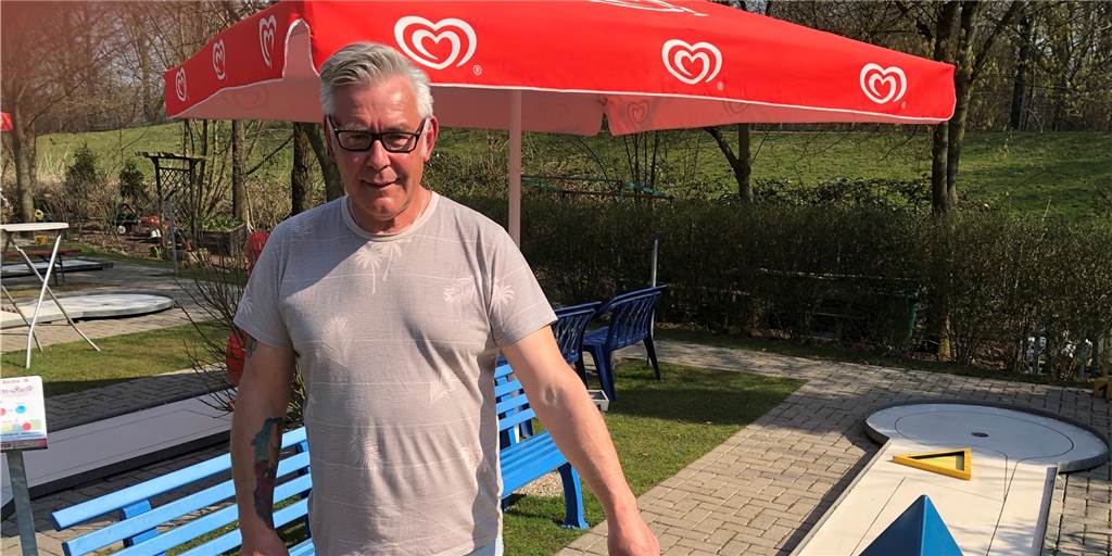 Minigolf-Saison eher gestartet - Lüner Profi gibt Tipps für Anfänger Martin Ketelhus hat die Saison 2022 auf seiner Minigolfanlage in Lünen schon eher eröffnet, wegen des guten Wetters.