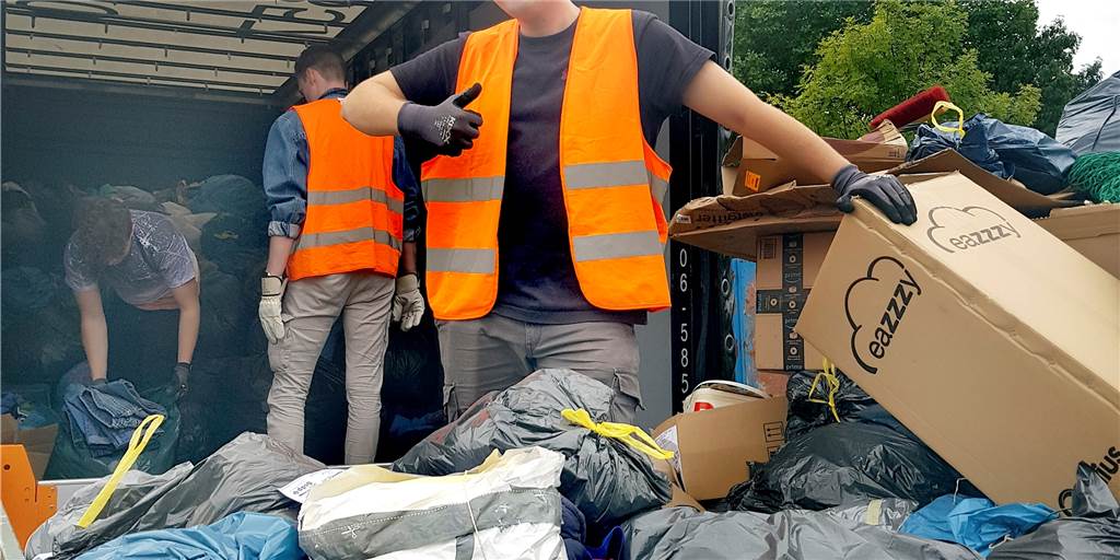 Pfadfinder sammeln wieder Altkleider: Übernehmen sie Pater-Beda-Termine? Mit einem Dutzend Fahrzeugen sind die Pfadfinder am 2. April wieder in Schwerte unterwegs, um Altpapier und Altkleider zu sammeln.
