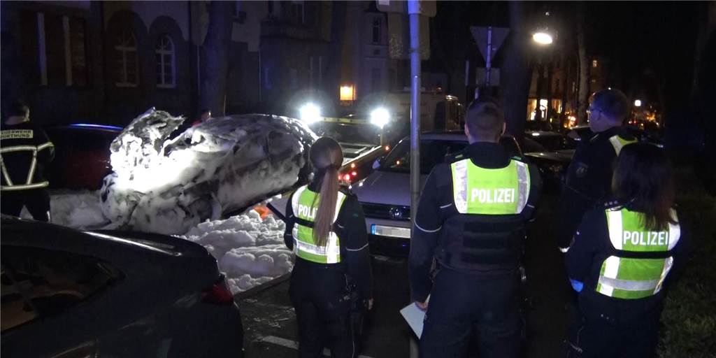 Erneut Autos in Dortmund angezündet: Porsche komplett zerstört Erneut Autos in Dortmund angezündet: Porsche komplett zerstört