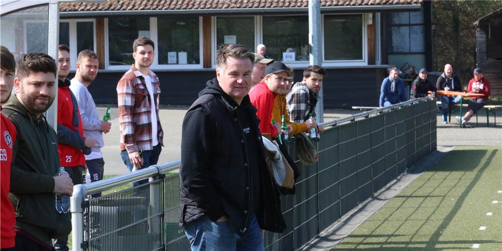Plötzlich Rückrunden-Tabellenführer: Ralf Mäkler erklärt die Mühlhausener Super-Bilanz Ralf Mäkler ist in Mühlhausen gerade Übergangstrainer der zweiten Mannschaft - mit Erfolg.