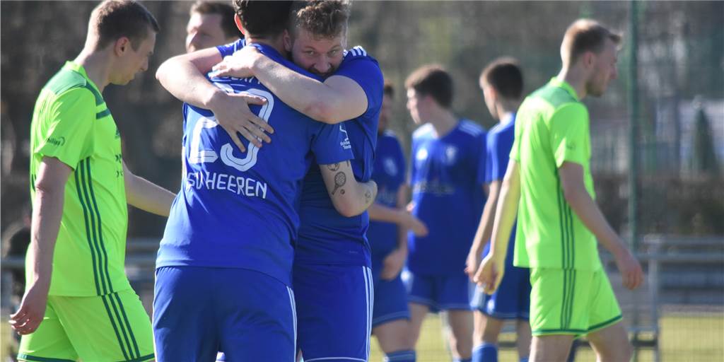 5 Spiele, 50 Fotos: Das Fußball-Wochenende aus der Bezirksliga 8 und Kreisliga A in Bildern 5 Spiele, 50 Fotos: Das Fußball-Wochenende aus der Bezirksliga 8 und Kreisliga A in Bildern