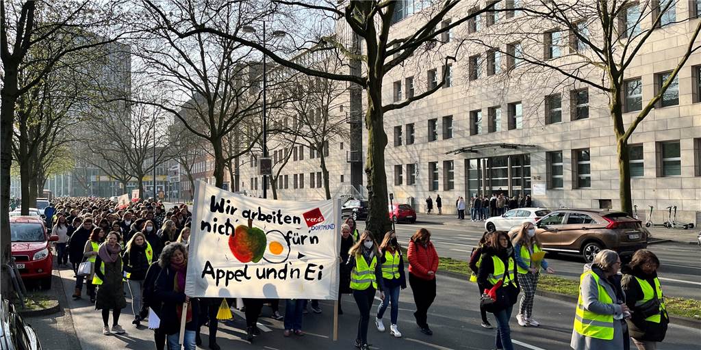 Große Verdi-Demo zog durch Dortmunds City - Wall wieder frei Große Verdi-Demo zog durch Dortmunds City - Wall wieder frei