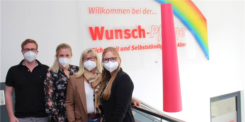 Stefan Hoffmann, Lisa Wunsch, Ulrike Wunsch und Sophie Wunsch (v.l.) stemmen die Zukunft von Wunschpflege nun gemeinsam.