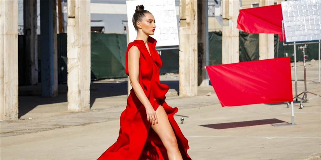 „Die Klingen sind geschärft“: Radikales Umstyling bei GNTM GNTM-Kandidatin Annalotta kämpft sich trotz weniger Auftritte in die nächste Runde.