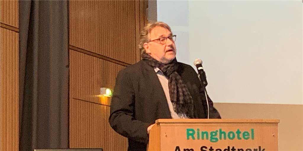 Mobilität anders denken: Lünen beginnt Verkehrswende mit Streitthemen Sondersitzug von drei Fachauschüssen des Lüner Rates: Dr. Christian Muschwitz stellte dort am Mittwoch (30.3.) das Integrierte Mobilitätskonzept für Lünen vor.