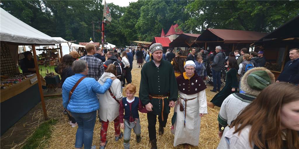 Spectaculum: „Enormer Eintrittspreis schließt Teile der Bevölkerung aus“ Ein Erlebnis bei freiem Eintritt: Das Gaudium lockte viele Menschen aus dem Stadtbezirk an. So soll es auch beim Mittelalterlichen Treyben im Juni sein.