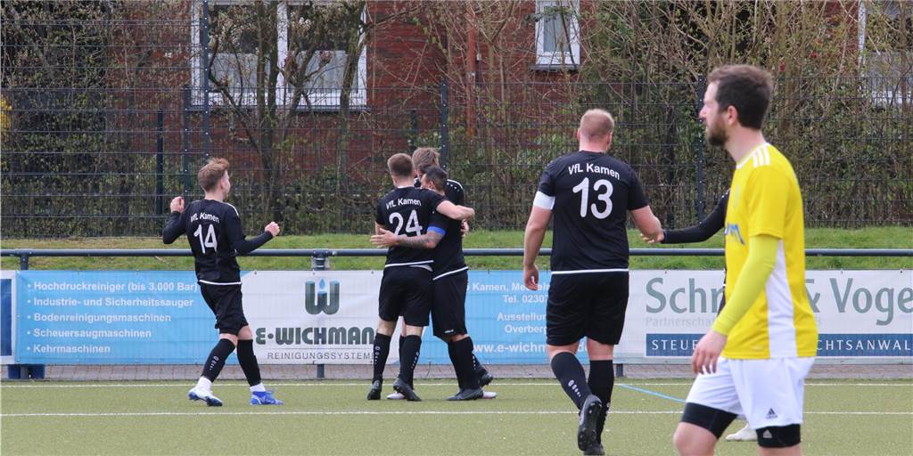 Rassiges Derby im Kamener Jahnstadion: VfL Kamen kämpft sich gegen gegen BSV Heeren zurück Rassiges Derby im Kamener Jahnstadion: VfL Kamen kämpft sich gegen gegen BSV Heeren zurück