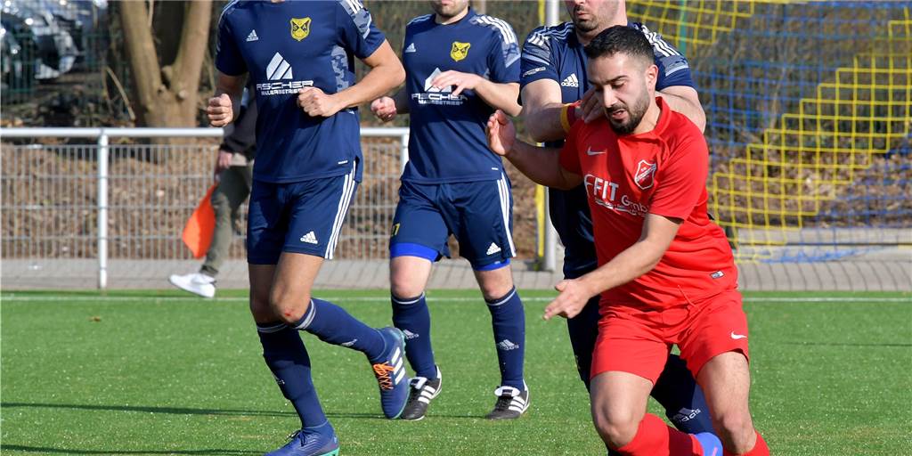 Die Tabellenführung ist futsch – SG Gahmen patzt im Aufstiegskampf der Kreisliga A Der 3:2-Führungstreffer von Ahmet Karaduman (r.) brachte der SG Gahmen gegen Kemminghausen nicht die erhofften drei Punkte.