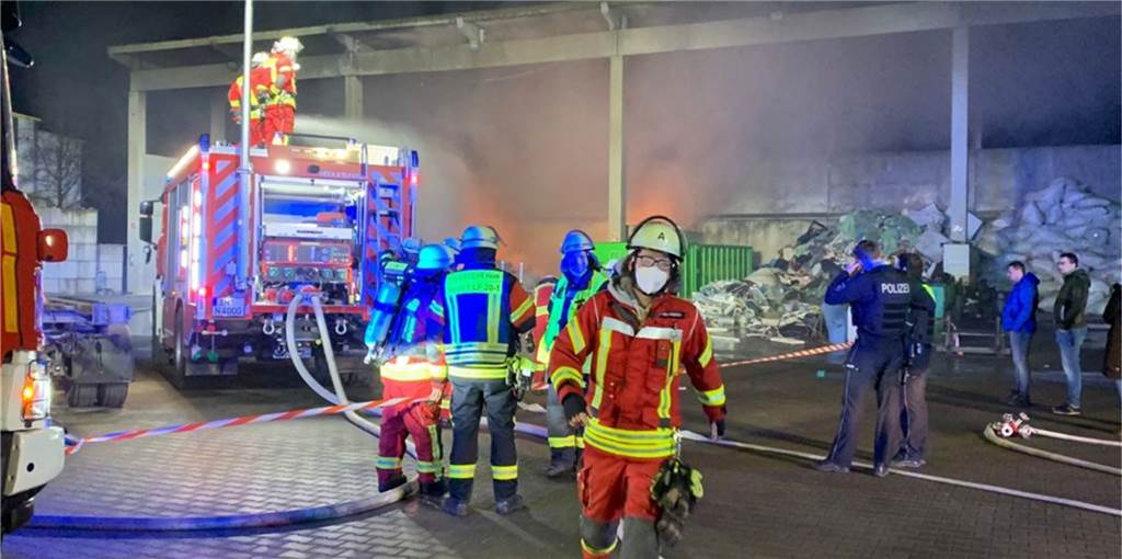 Nach Brand bei Büscher: Kripo hat ermittelt – Chlorid bereitet Sorgen Für die Heeker Feuerwehr war der Brand bei Büscher mitten in der Nacht ein Vollalarm.