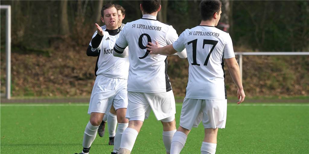 Ungewöhnliche Kontaktaufnahme: Lippramsdorf holt einen Spieler aus Polsum Bekommen in der kommenden Saison Verstärkung: Die Spieler des SV Lippramsdorf II.