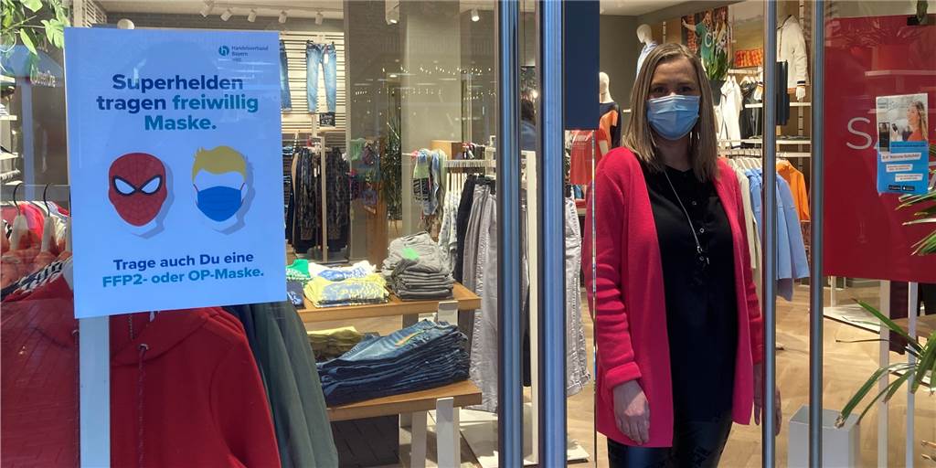 Ende der Maskenpflicht im Einzelhandel: Viele Lüner tragen sie trotzdem Bei Street One/Cecil in der Lüner City gilt zwar keine Maskenpflicht mehr. Doch Simon Storek und ihre Kolleginnen hoffen trotzdem, dass viele Kunden auch weiterhin eine Maske tragen.