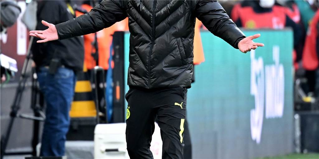 Saison gelaufen! Borussia Dortmund auf der Suche nach Zielen BVB-Trainer Marco Rose breitet die Arme aus und wirkt ratlos.