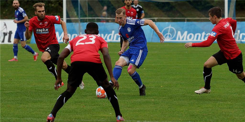 Liveticker zum Nachlesen: Holzwickeder SC ringt Kaan-Marienborn einen Punkt ab Maurice Majewski (r.) und der Holzwickeder SC empfangen am Donnerstag um 19.30 Uhr den 1. FC Kaan-Marienborn.