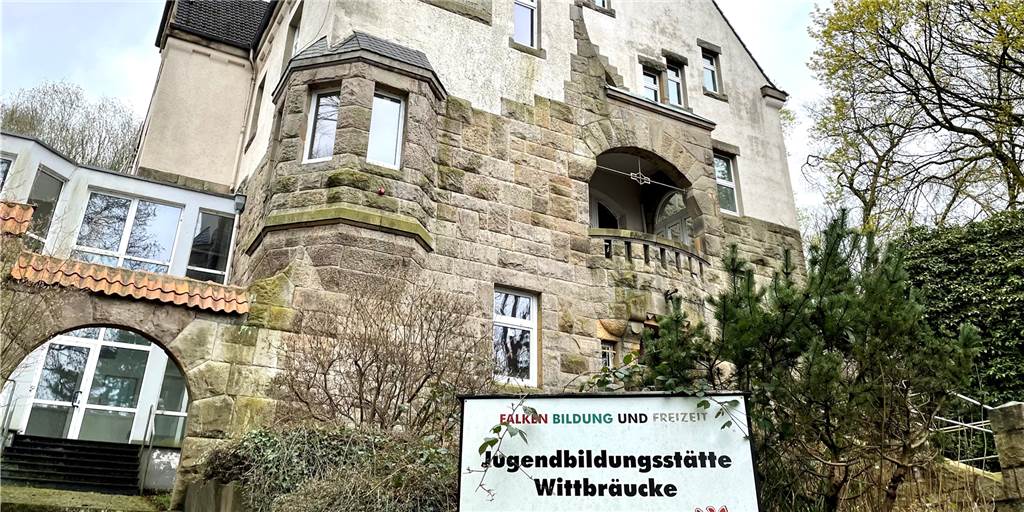 Stattliche Villa steht seit Jahren leer – jetzt sollen Flüchtlinge einziehen Die ehemalige Jugendbildungsstätte der Stadt Dortmund wartet schon lange auf neue Nutzer.