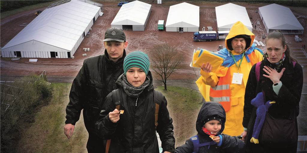 Dorsten reserviert zweite Sporthalle für Geflüchtete: „Wir tun, was wir können“ Ukrainische Flüchtlingsfamilie vor der Notunterkunft auf dem ehemaligen Sportplatz der Gerhart-Hauptmann-Realschule in Dorsten.