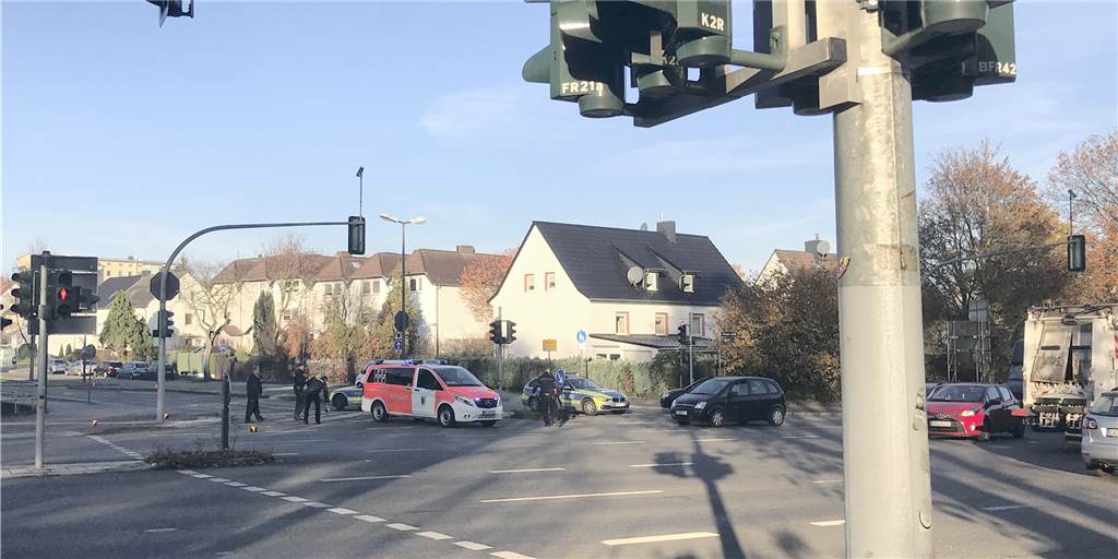 Nach Unfällen: Kreuzung B235/Pallasstraße soll sicherer gemacht werden Die Kreuzung von B235 und Pallasstraße soll jetzt gerade für Fußgänger sicherer gemacht werden.