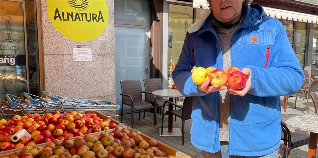 Tomaten teuer, Gurken billig: Preiserhöhungen sind auch bei Overmann bemerkbar Wegen des Krieges in der Ukraine sind die Lebensmittelpreise in die Höhe geschossen. Das merkt auch Clemens Overmann in seinem Discounter.