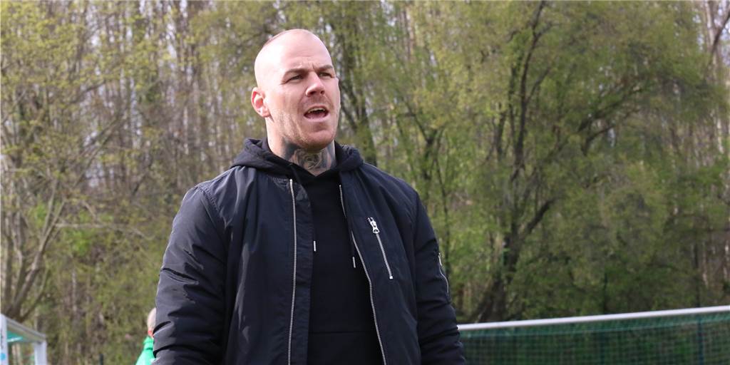 Miles Gottschlich gibt den SV Stockum nicht auf: „Rein rechnerisch ist alles noch machbar“ Der Blick von Miles Gottschlich ist trotz der schwierigen Tabellensituation nach vorne gerichtet. Nicht mehr ganz so lange, dann kann der Trainer des SV Stockum auch selbst aktiv auf dem Fußballplatz in der Kreisliga A mitwirken.