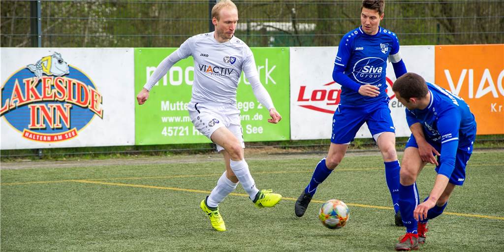 „Wir machen zu einfache Fehler“: Der TuS Haltern erhöht zu spät den Druck Tobias Becker (l.) und der TuS Haltern am See kassierten beim VfL Senden eine Niederlage.