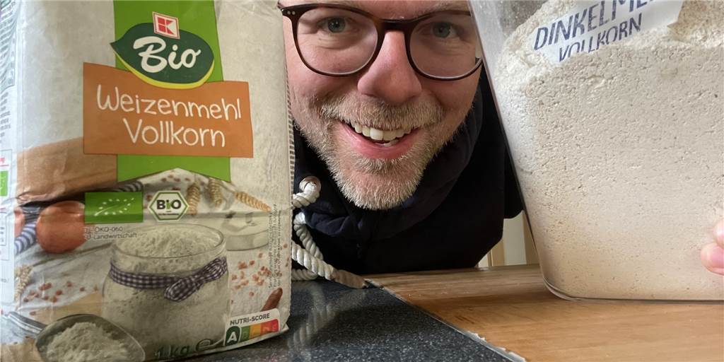 Es gibt doch noch einfaches Weizen-Mehl: Hier bekommen Sie es Unser Autor Tobias Weckenbrock ist zufrieden: Es gab doch noch Mehl, wenn man an den richtigen Stellen suchte.