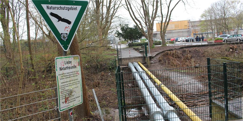 Wischlinger Brücke wird vermutlich erst im Mai gebaut Die Fernwärme- und Gasleitungen sind bereits installiert. Die fehlende Brücke soll nun im Mai gebaut werden.
