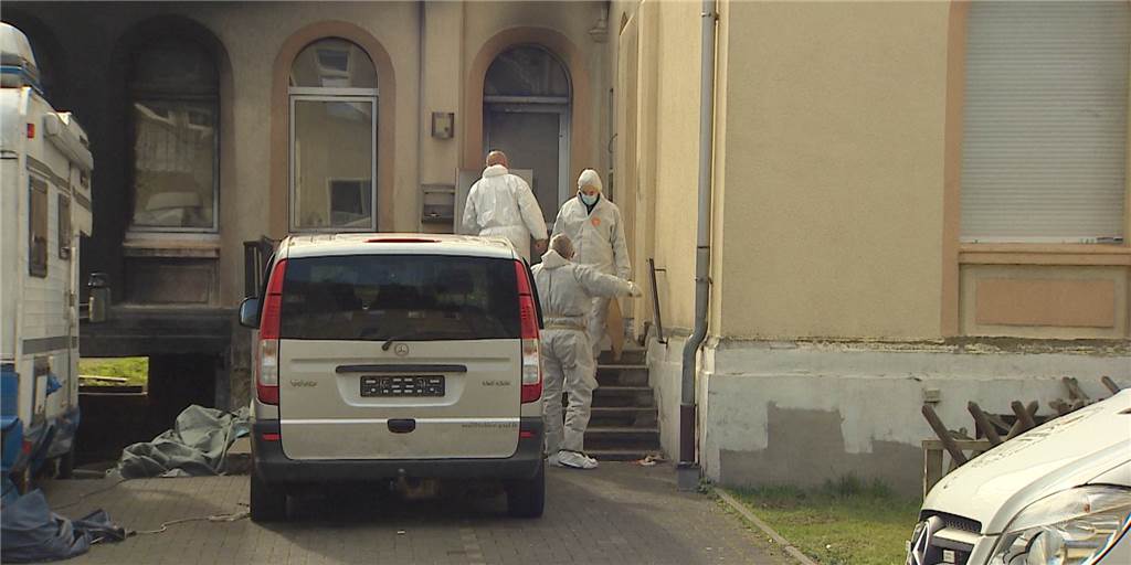 Maskierte dringen in Wohnung in Dortmund ein und töten Mann Maskierte dringen in Wohnung in Dortmund ein und töten Mann